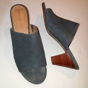 Adrienne Vittadini pyle gray sandals